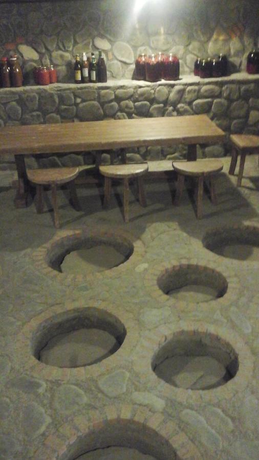 Guesthouse Raisa クヴァレリ エクステリア 写真