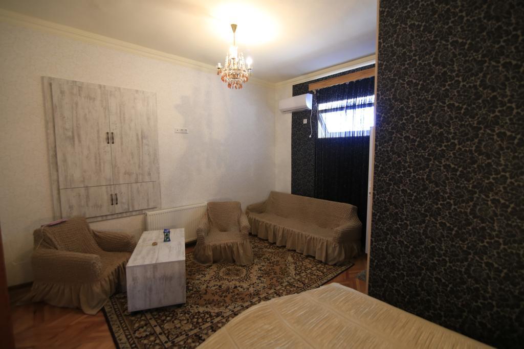 Guesthouse Raisa クヴァレリ エクステリア 写真