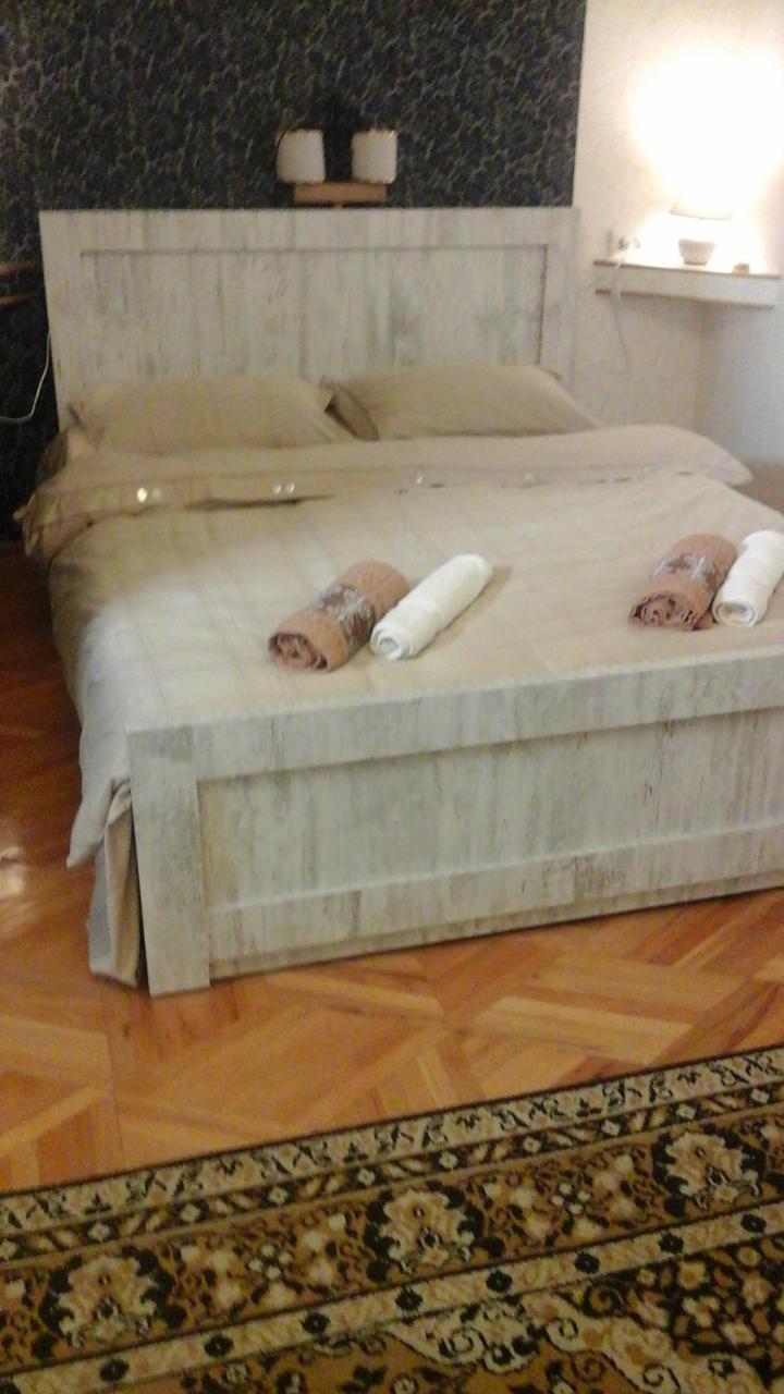 Guesthouse Raisa クヴァレリ エクステリア 写真